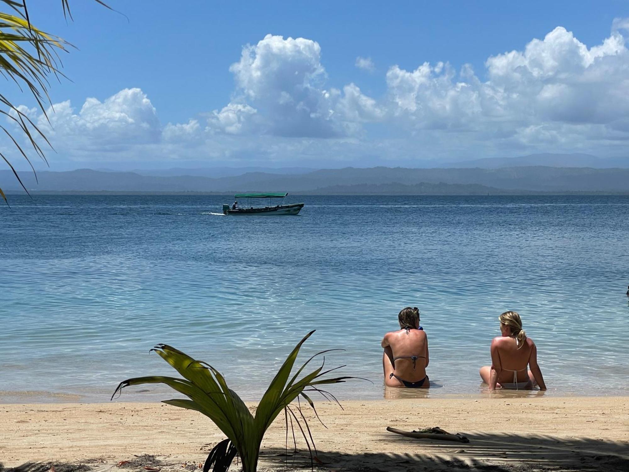 Dolphin Blue Paradise Bocas del Toro Exterior foto